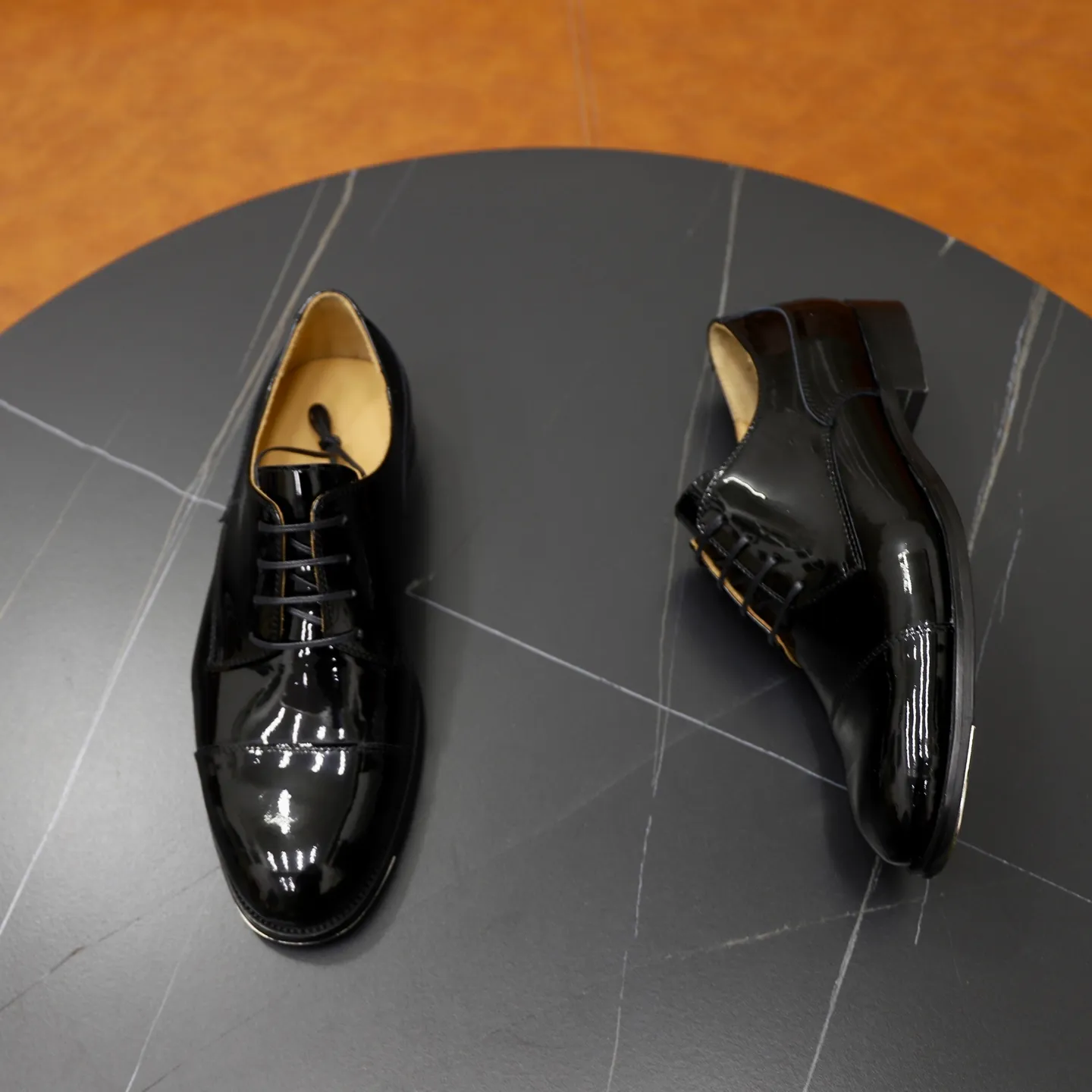Men's shoes 💰660💰🙅‍♂️🙅‍♂️🙅‍♂️Niuli Brand: Gucci GuCCI Standard code: Men's code 39-44 (45 can be customized) Grade: Same style as the official website Original quality Material: Original cowhide surface Comfortable cowhide lining Original outsole Style category: Men's fashionable casual leather shoes Distinguished big-name luxury elements, top luxury Color: actual picture color